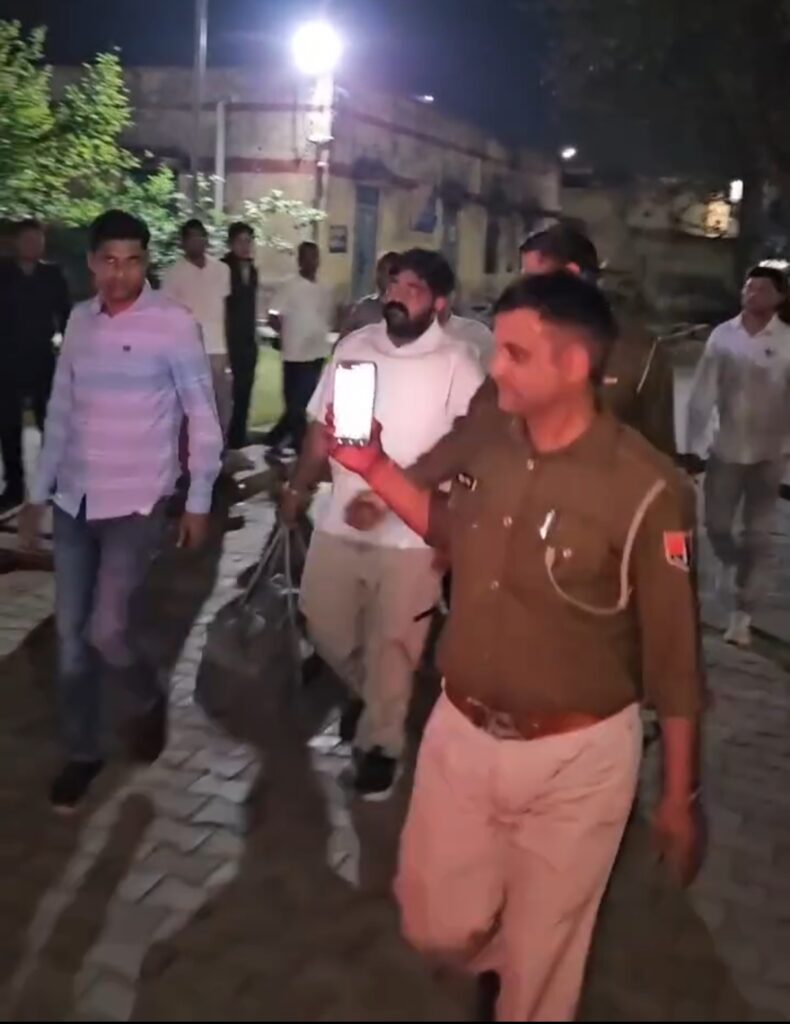 मोनू मानेसर ढाई साल बाद राजस्थान की जेल से रिहाः एस्कॉर्ट के साथ गुरुग्राम पहुंचे, पुलिस ने बुलेटप्रूफ जैकेट पहना कर निकाला img 20260308 125112